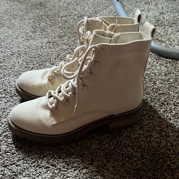 boots - Picture 2 of 4